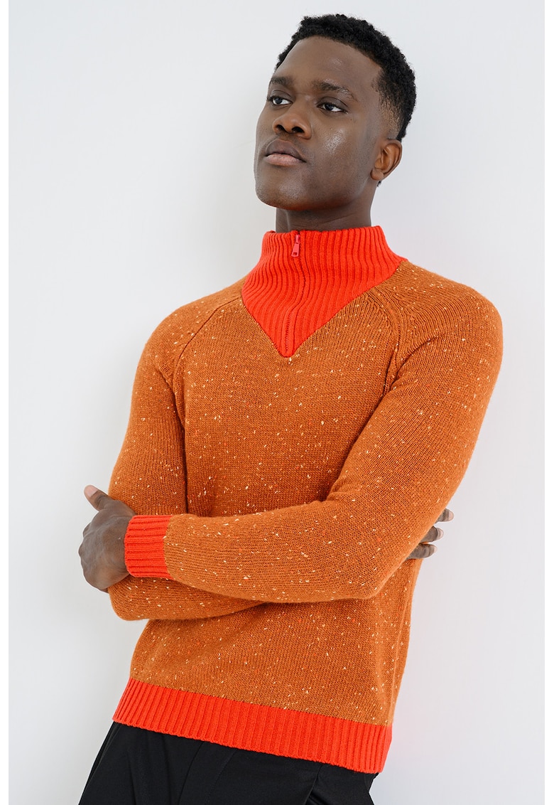 Pulover slim fit din amestec de lana cu fenta cu fermoar