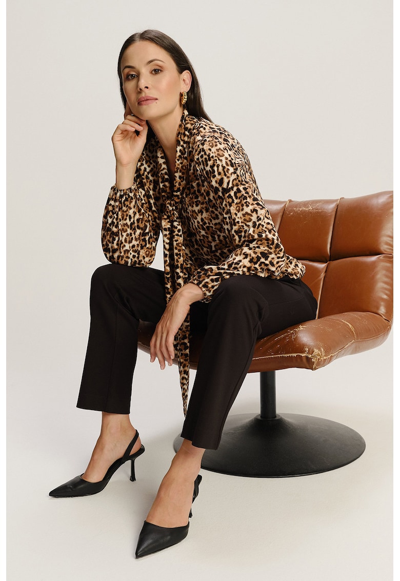 Bluza cu animal print si guler cu funda din panglici