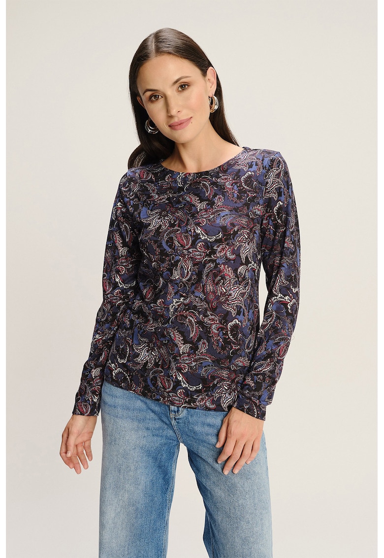 Pulover tricotat fin cu model