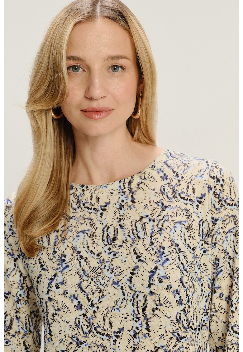 Pulover tricotat fin cu model