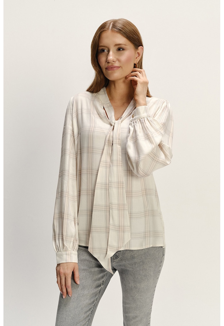 Bluza in carouri cu guler cu funda