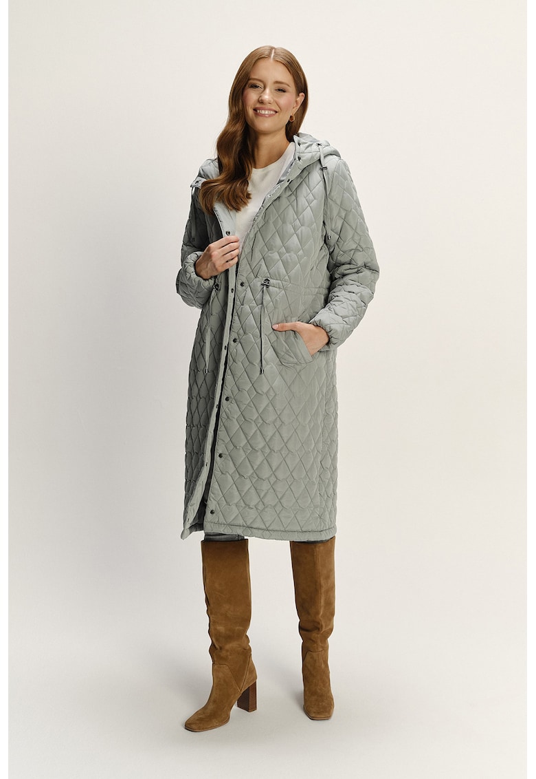 Geaca lunga matlasata cu gluga