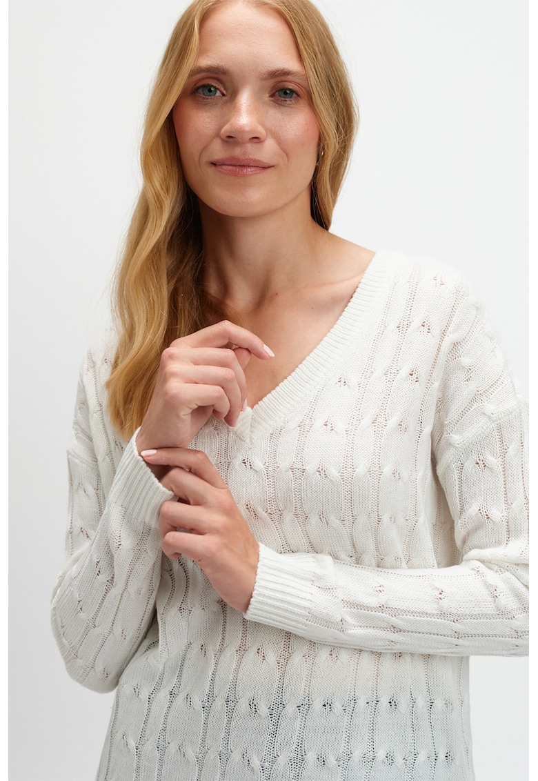 Pulover cu decolteu in V si mansete striate