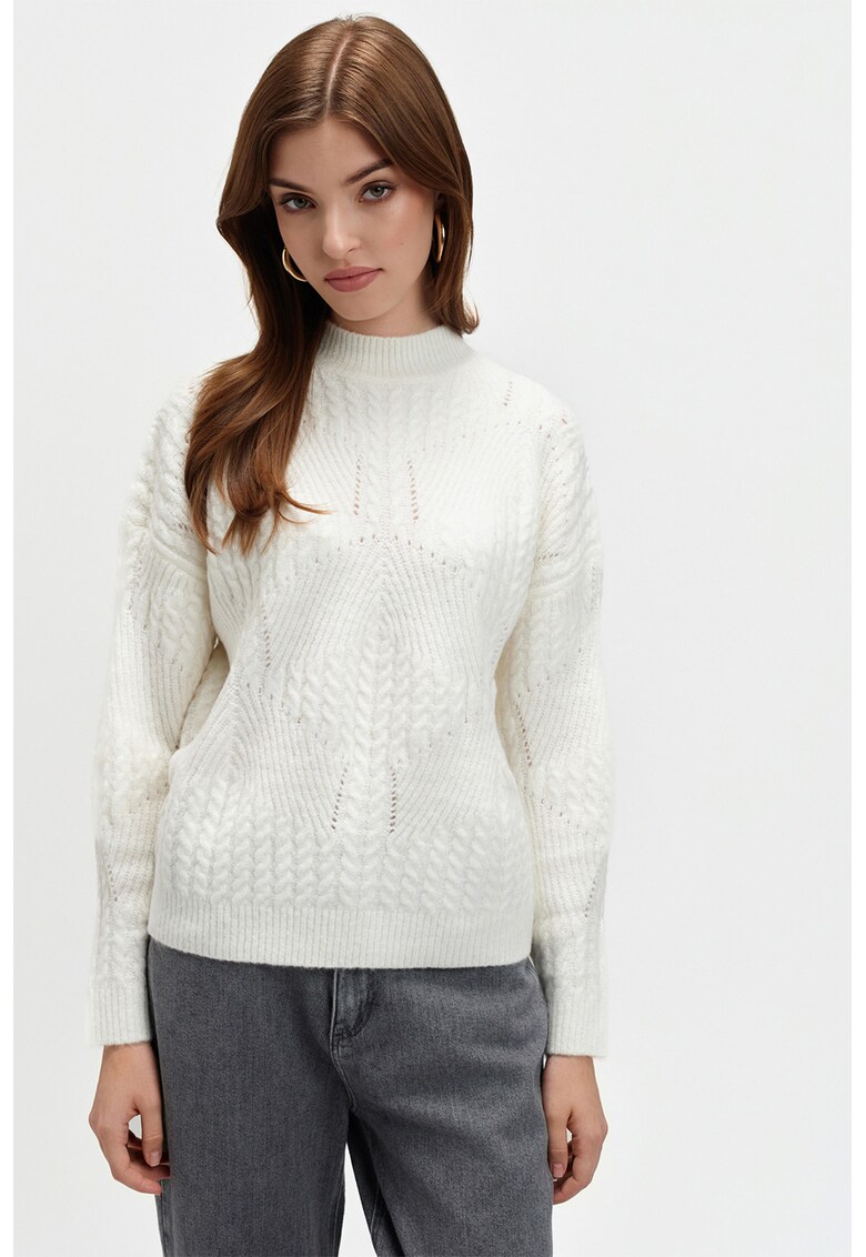 Pulover tricotat cu detalii perforate