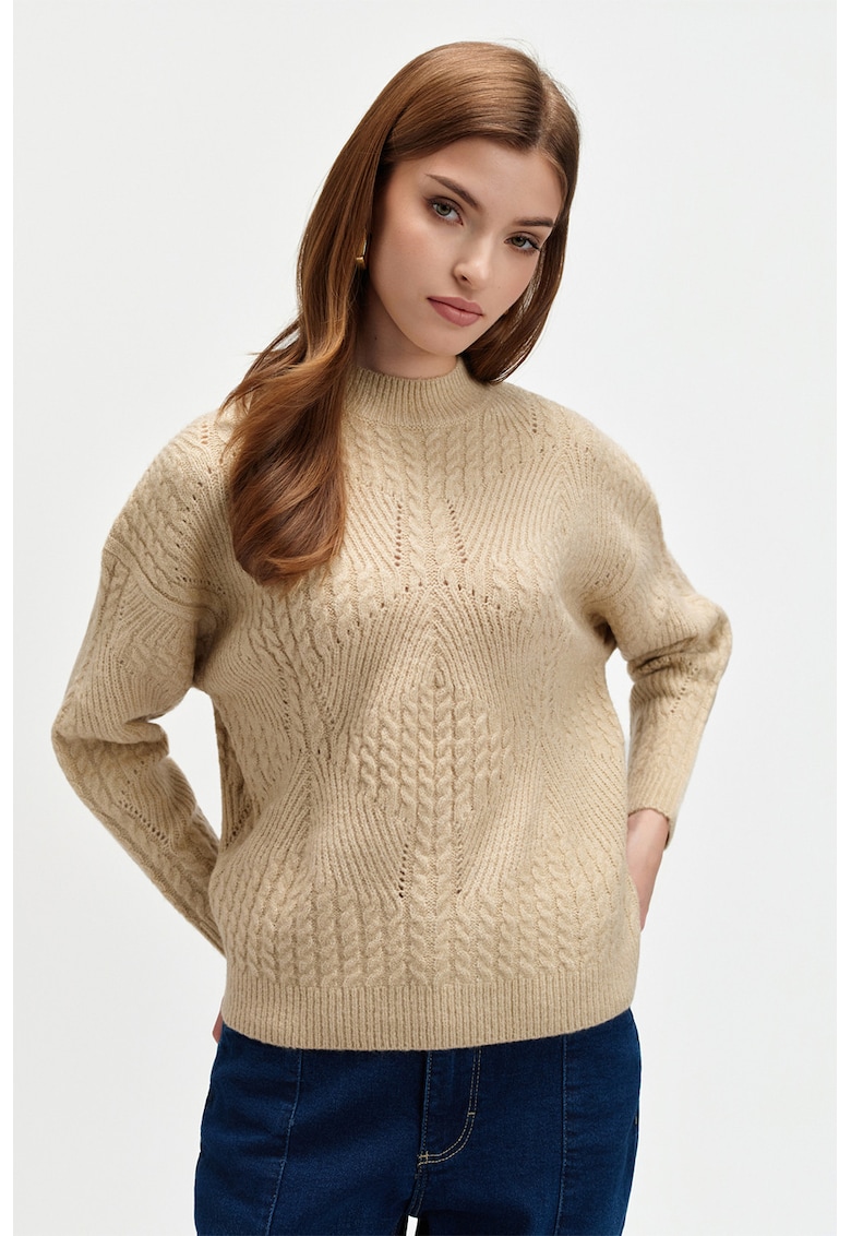 Pulover tricotat cu detalii perforate
