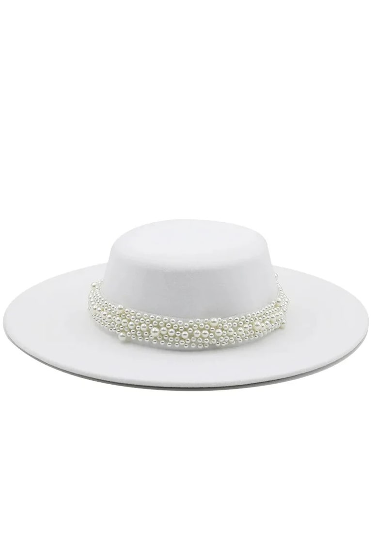 Palarie dama - alba - stil canotiera - cu bor lat - handmade - cu accesoriu detasabil din perle - Dona