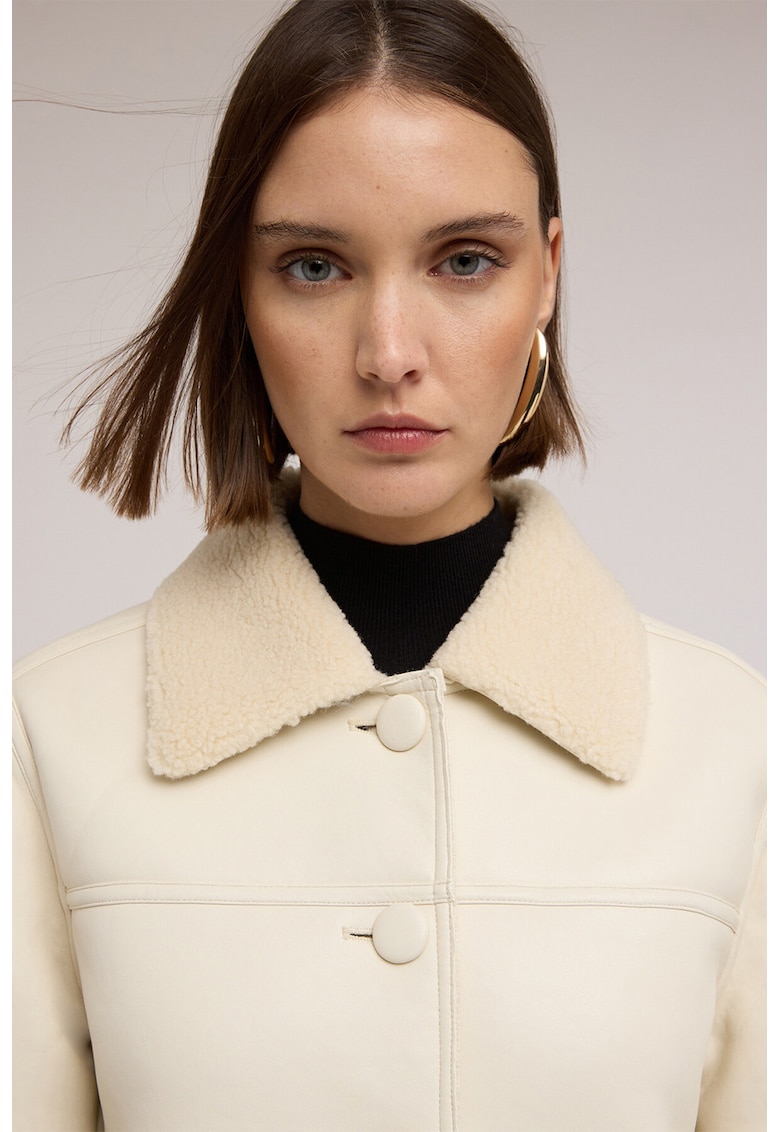 Palton din piele ecologica cu detalii din blana sintetica