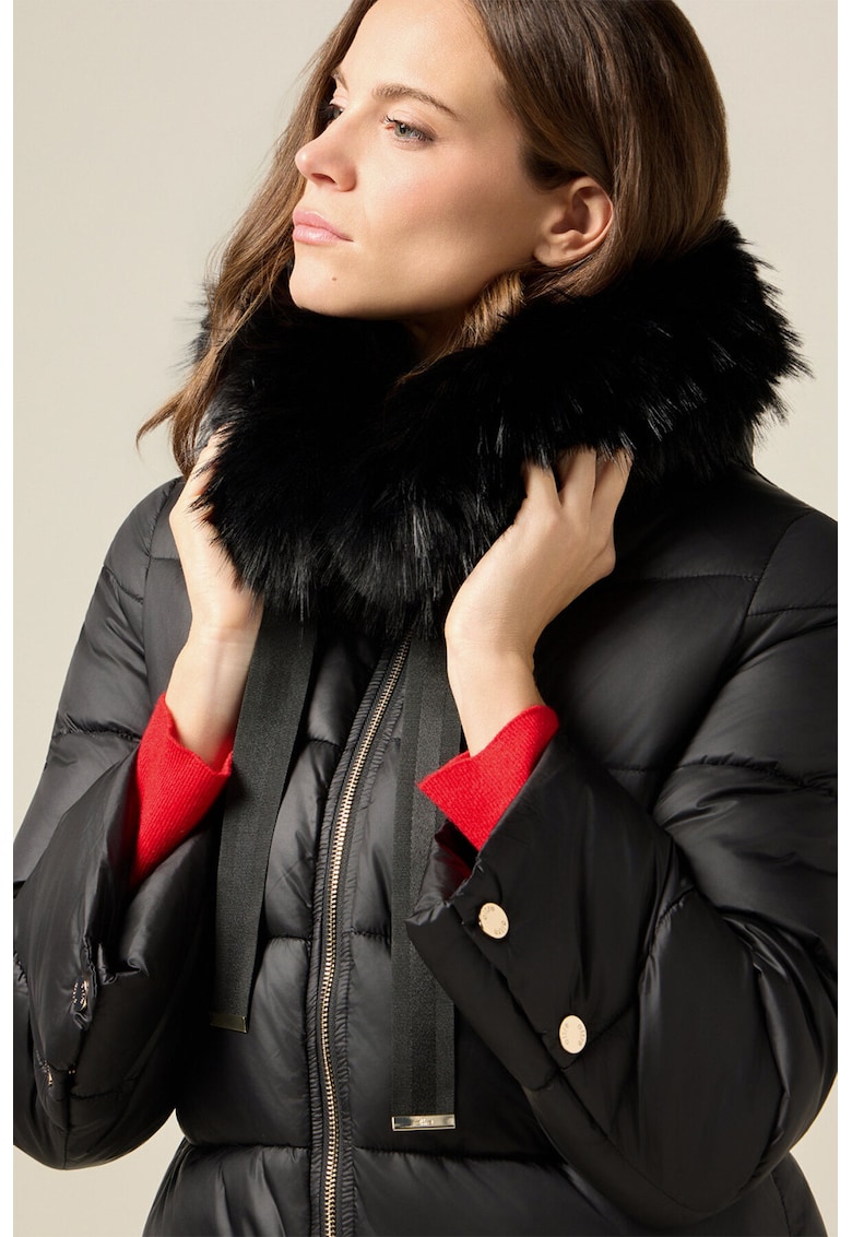 Geaca cu garnituri cu blana sintetica si gluga