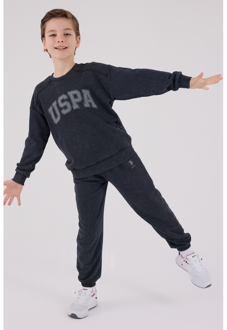 Trening cu logo contrastant