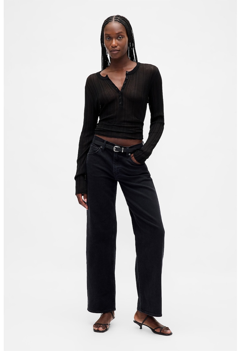 Blugi cu croiala ampla si model cu 5 buzunare