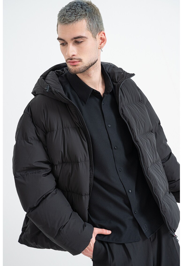 Geaca cu umplutura de puf si gluga - Negru