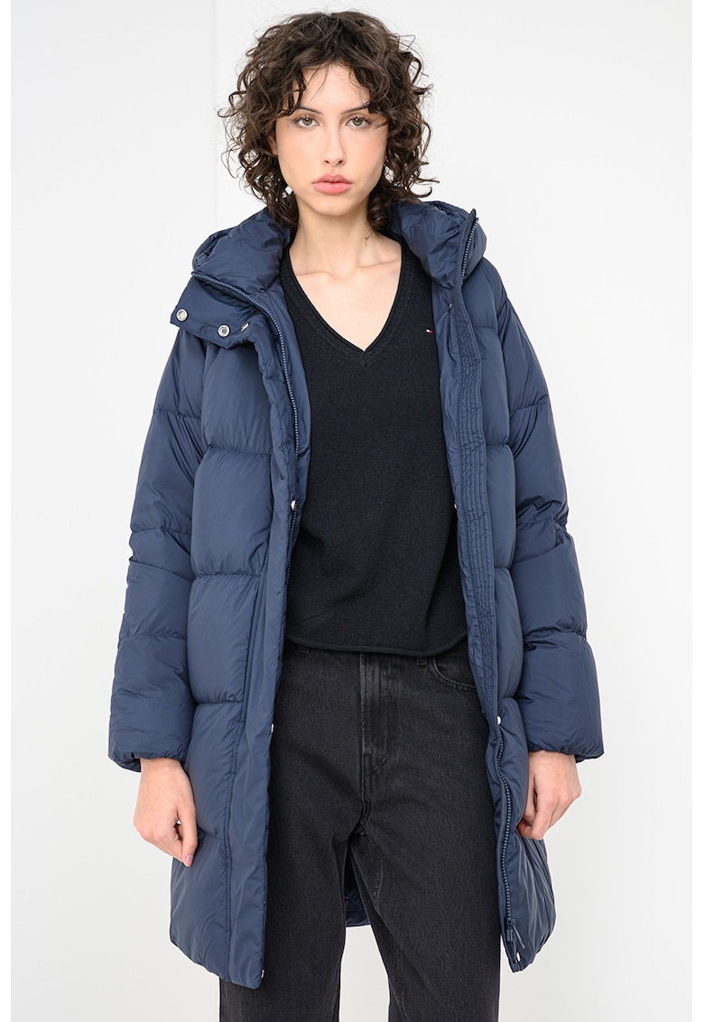 Geaca cu umplutura de puf si finisaj rezistent la apa