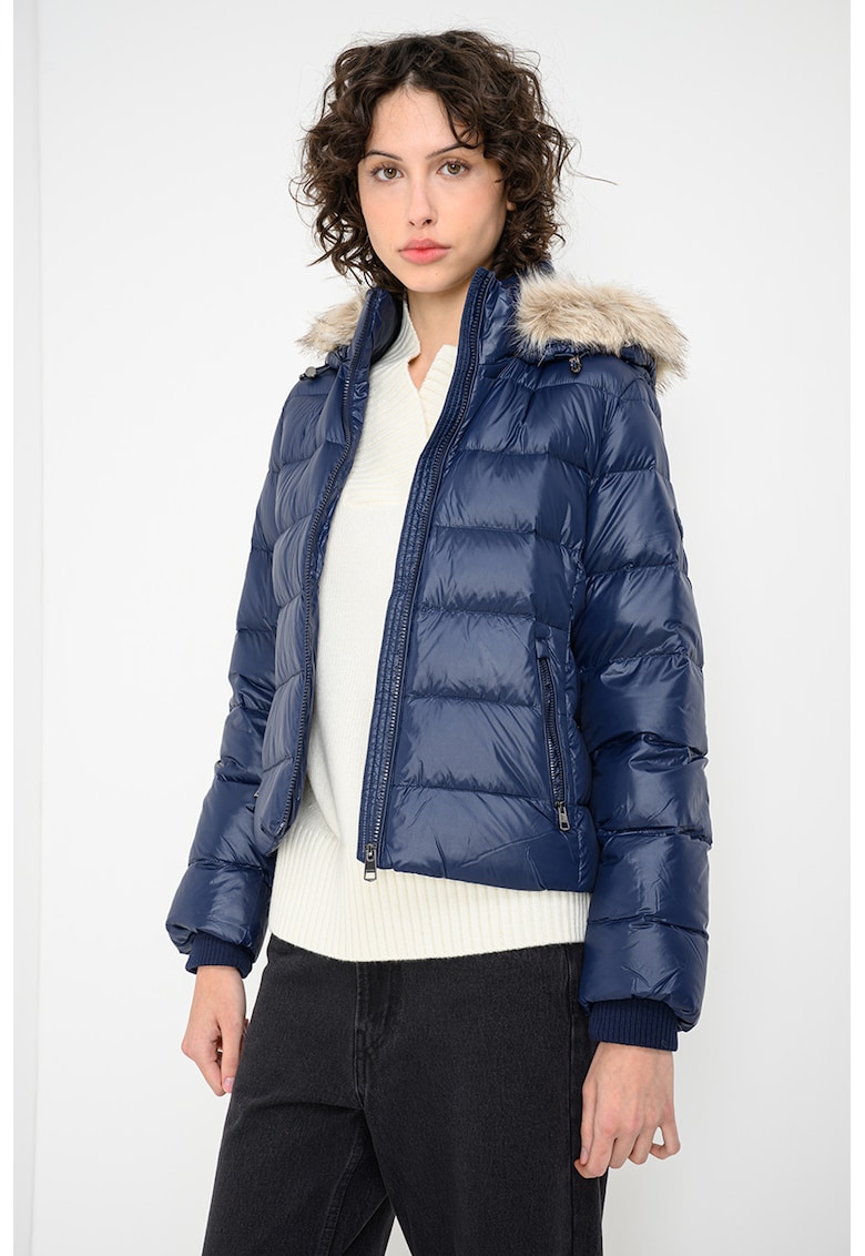 Geaca slim-fit cu umplutura de puf