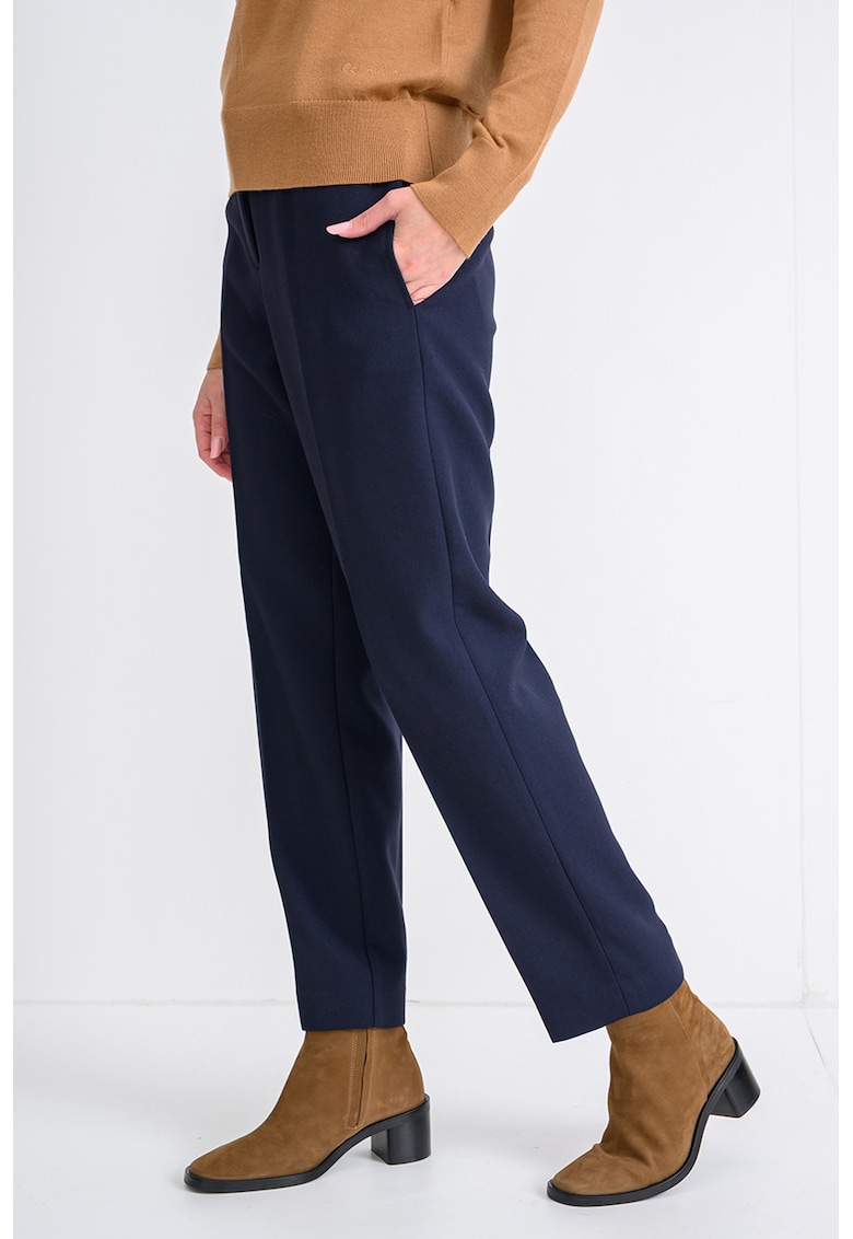 Pantaloni cu croiala dreapta si talie medie