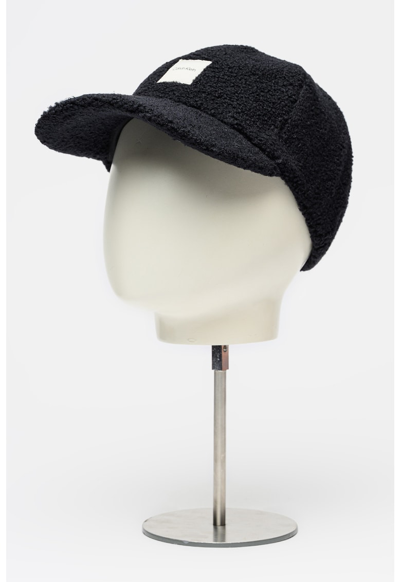 Sapca din material teddy cu logo brodat