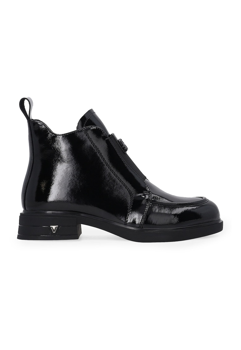 Botine scurte din piele lacuita