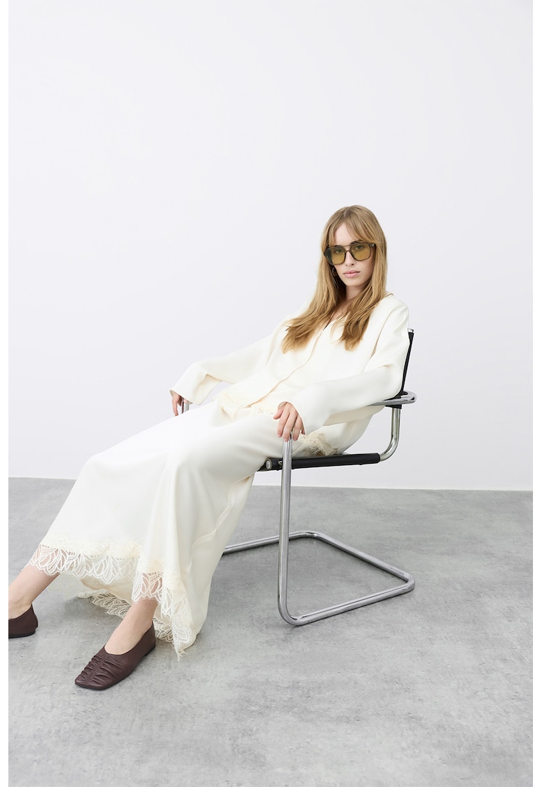 Fusta satinata cu detalii de dantela