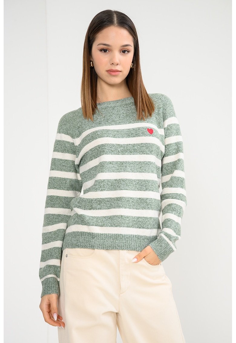 Pulover tricotat cu model in dungi