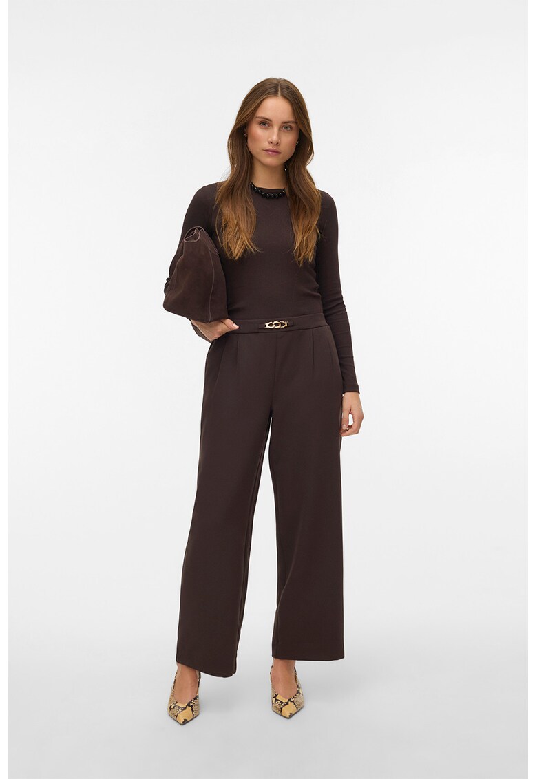 Pantaloni cu croiala ampla si pensa