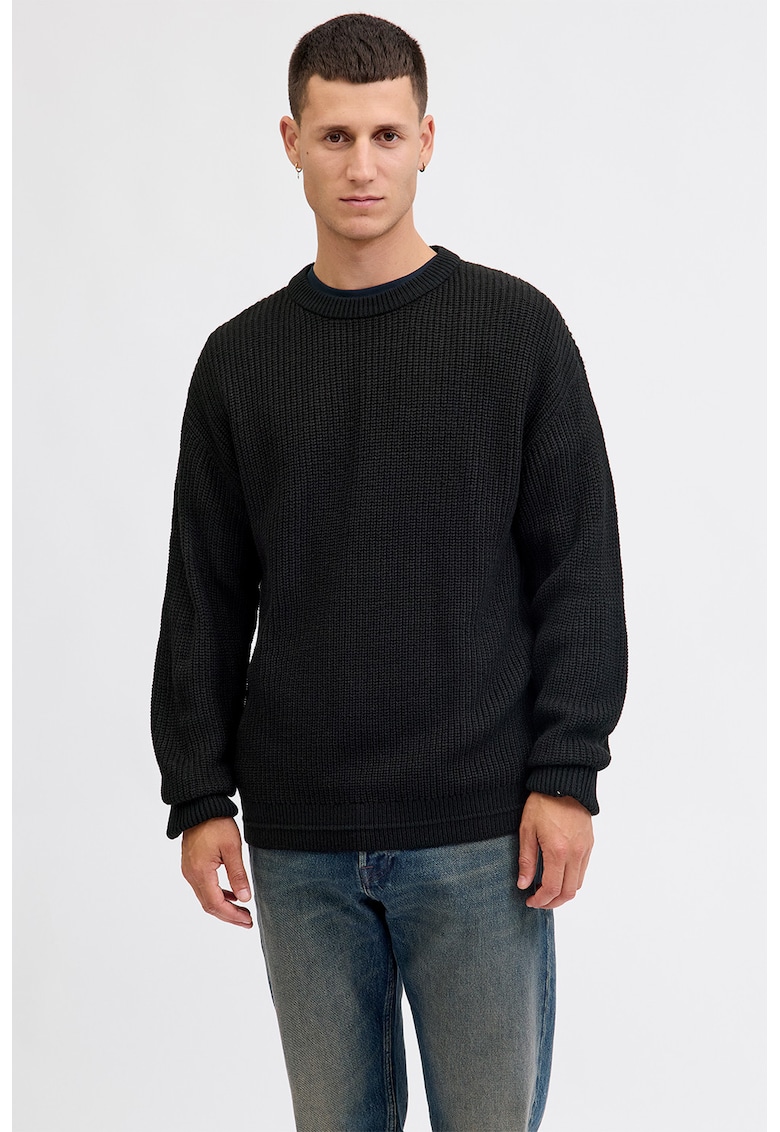 Pulover cu maneci cazute si decolteu la baza gatului