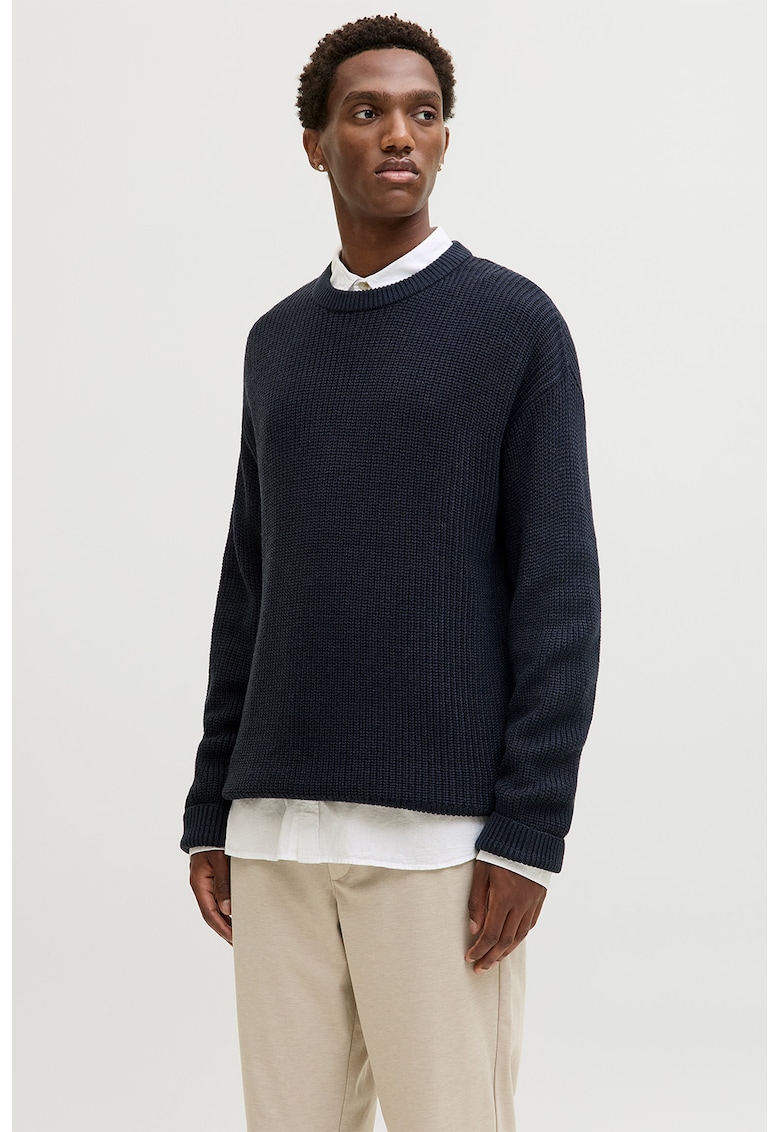 Pulover cu maneci cazute si decolteu la baza gatului