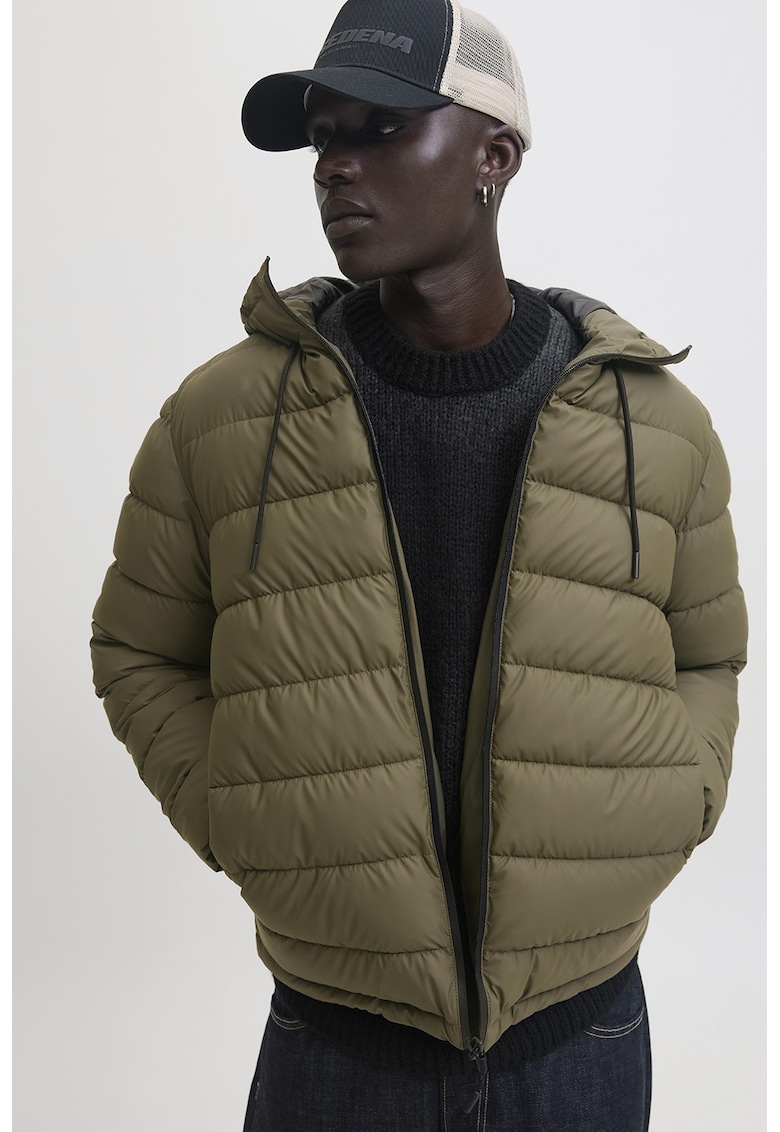 Jacheta matlasata cu gluga