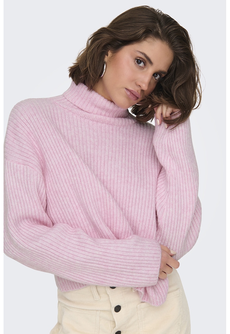 Pulover tricotat cu guler inalt si maneci cazute