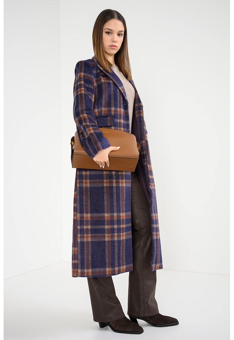 Palton lung cu model in carouri