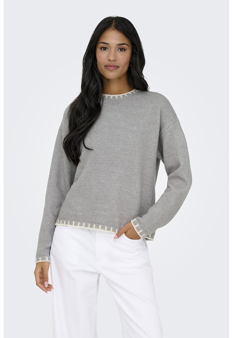 Pulover cu decolteu la baza gatului si maneci cazute