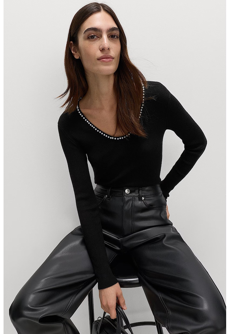 Pulover slim-fit cu aplicatie din margele - Negru