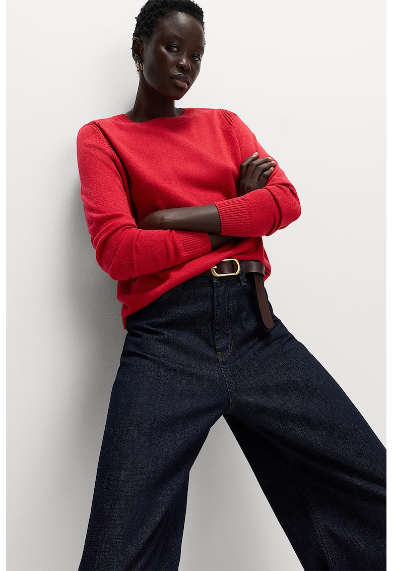 Pulover cu aspect stralucitor si decolteu la baza gatului - Rosu