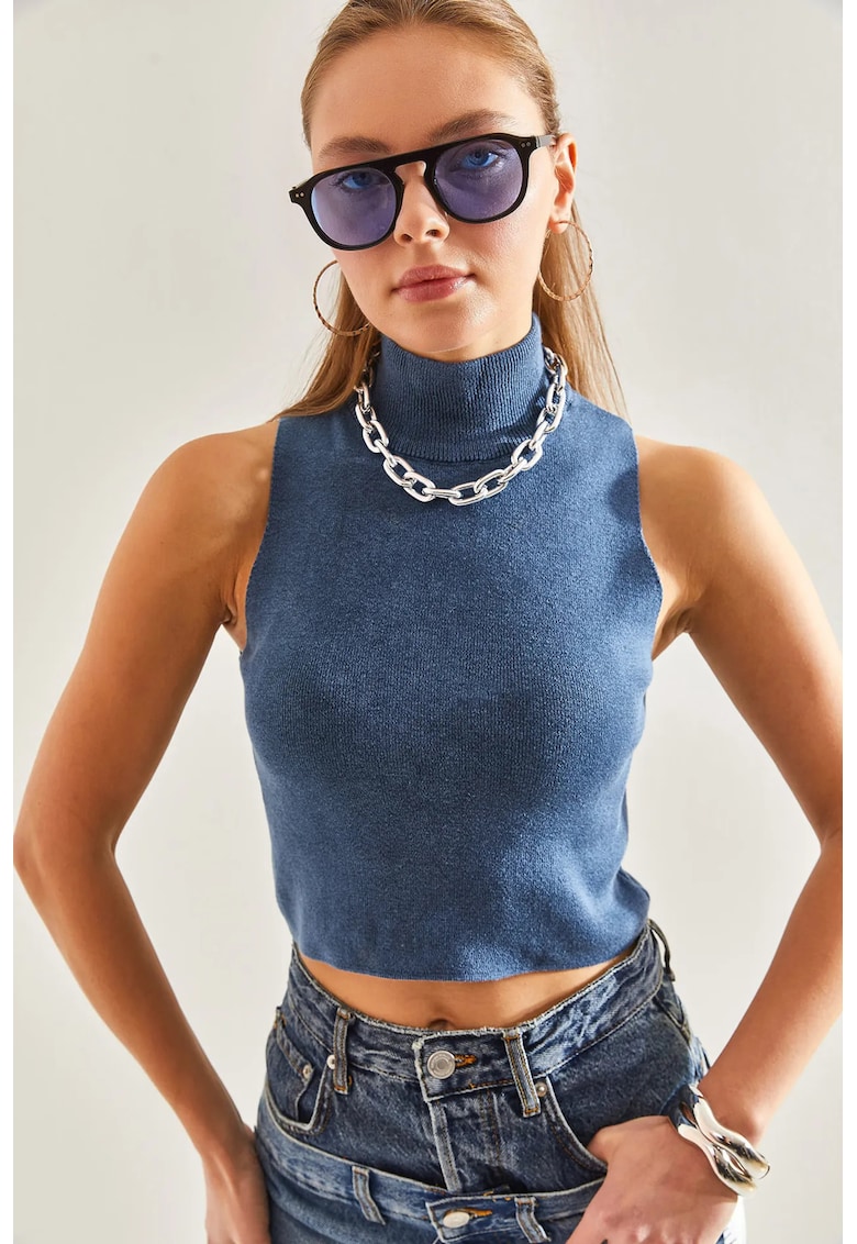 Bluze - Femei - Bluza scurta cu guler inalt si croiala slim fit - tricotata cu nervuri - Albastru Maya -