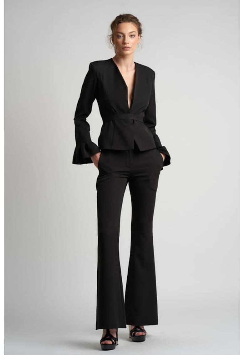 Costum elegant din doua piese cu sacou petrecut si pantaloni evazati
