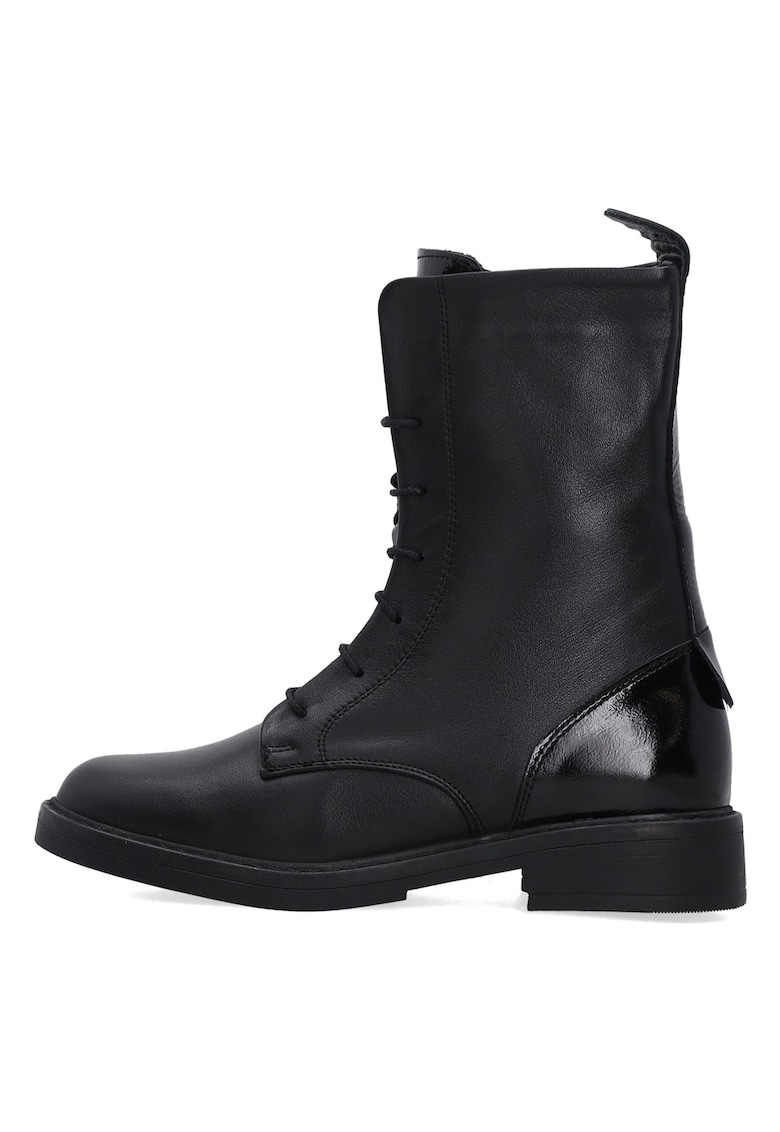 Ghete izolate din piele cu toc lacuit