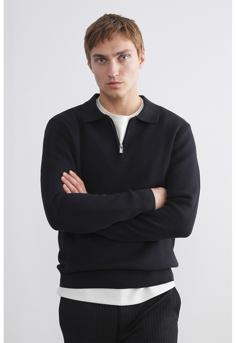 Pulover de bumbac cu guler ascutit - Negru