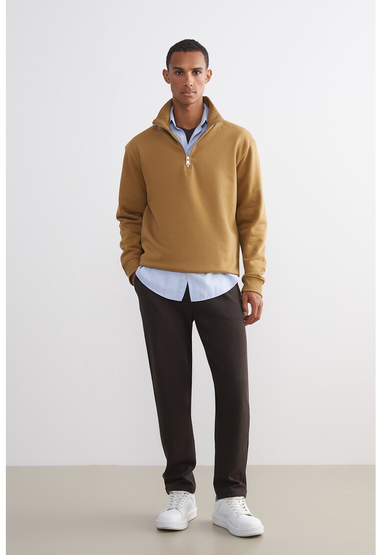 Pantaloni regular fit cu talie medie - Maro inchis