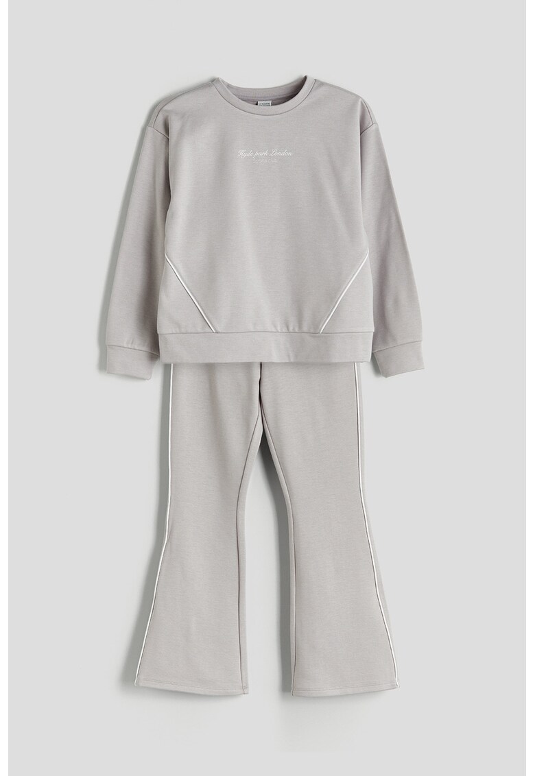 Trening cu decolteu la baza gatului si pantaloni evazati - Gri deschis