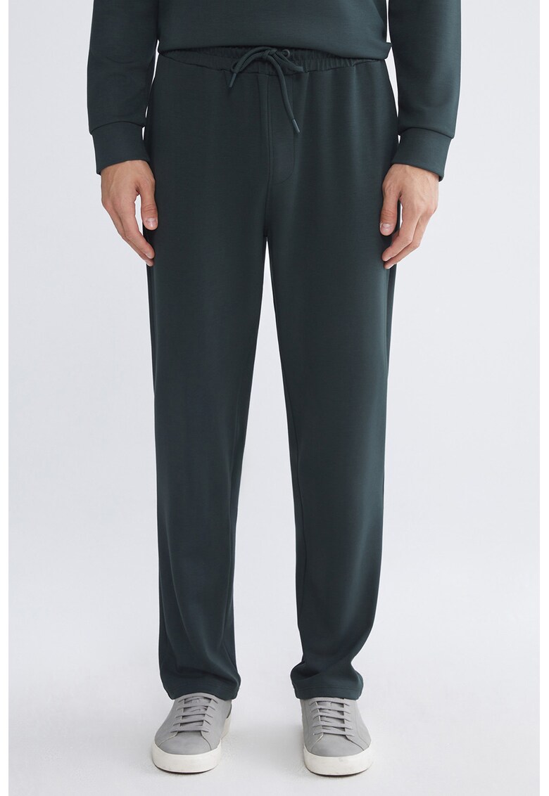 Pantaloni de trening cu croiala dreapta si buzunare laterale - Negru