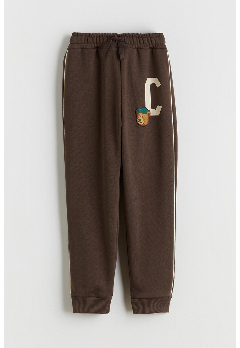 Pantaloni de trening cu imprimeu si snur in talie - Maro inchis