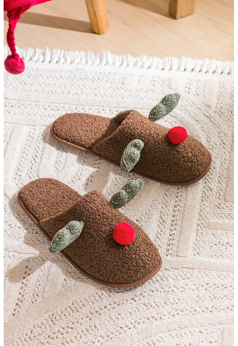 Papuci pufosi de casa cu aplicatii - Maro