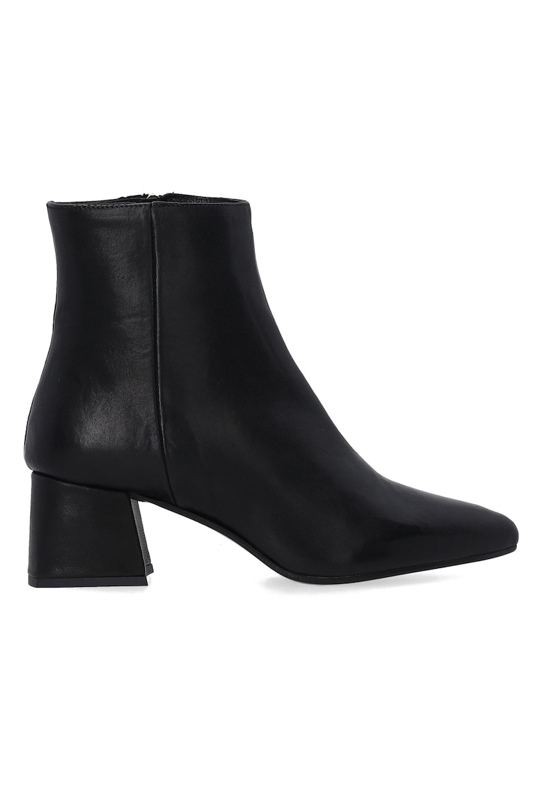Botine de piele cu varf ascutit si toc masiv