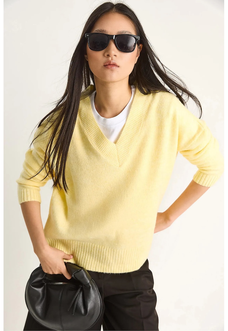 Pulover dama - maneca lunga - decolteu in V - galben - tricot -