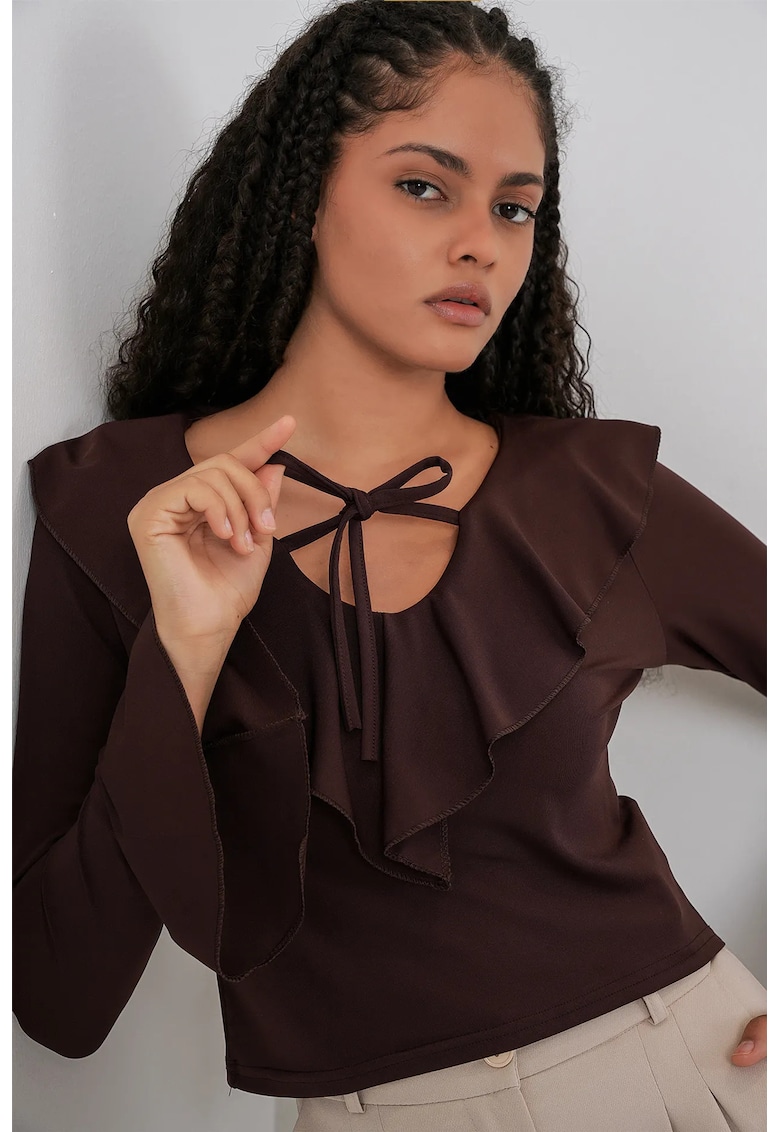 Bluza dama - HiCCUP - crop - volane - decolteu in V - maro - textil