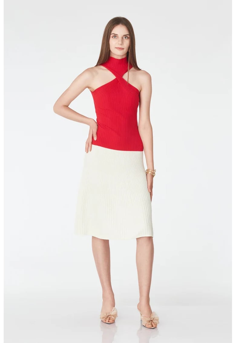 Top slim-fit cu design petrecut - Rosu vermillion