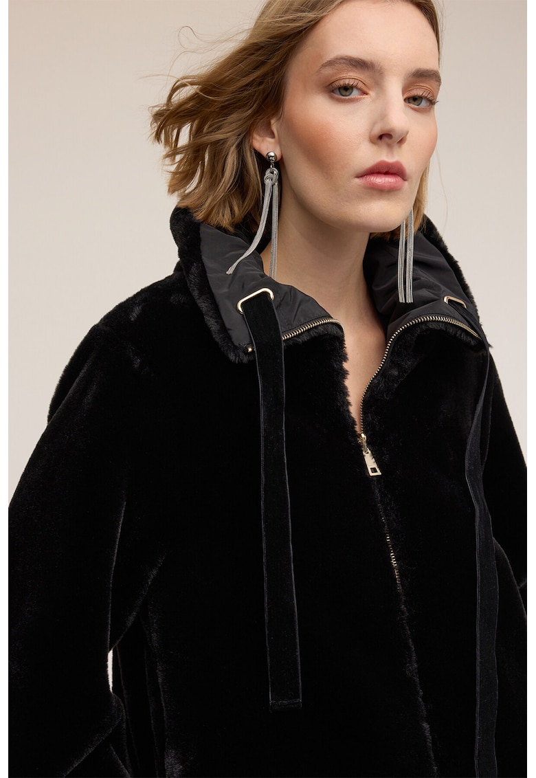 Palton din blana sintetica cu design reversibil