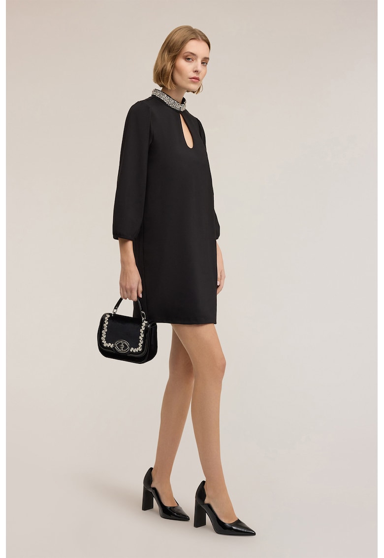 Rochie scurta cu guler decorat