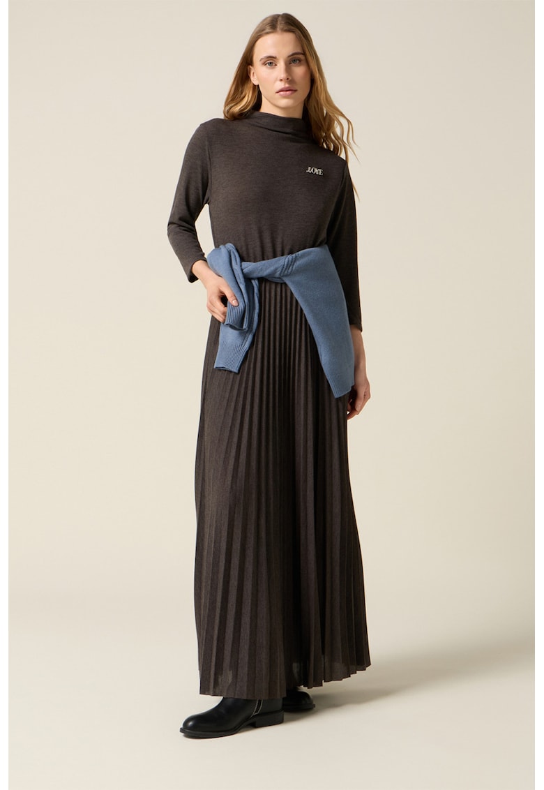 Rochie lunga cu design plisat - Maro inchis
