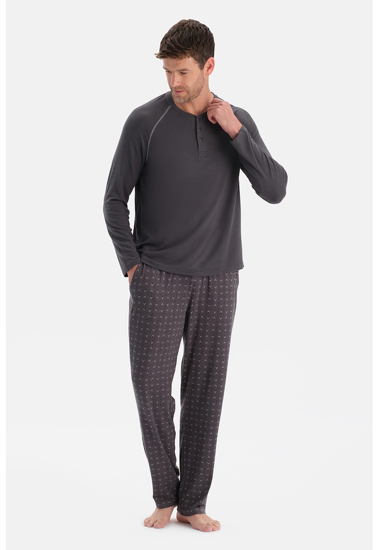 Pijama cu imprimeu grafic si pantaloni lungi