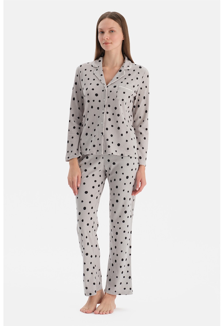 Pijama cu buline si revere decupate