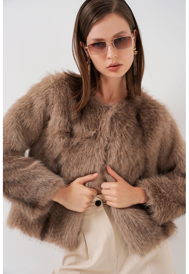 Palton dama - crop fit - maro castor - blana artificiala